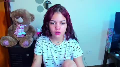 Snapshot of emma_boo_ chatting on May 2026 01:27:01 PM emma_boo_ online show from May 2026 01:27:01 PM