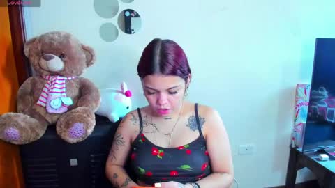 Snapshot of emma_boo_ chatting on May 2026 02:45:01 PM emma_boo_ online show from May 2026 02:45:01 PM
