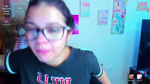 Snapshot of emma_boo_ chatting on June 2026 01:35:02 PM emma_boo_ online show from June 2026 01:35:02 PM