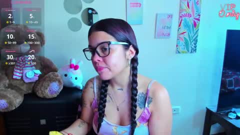 Snapshot of emma_boo_ chatting on June 2026 02:19:02 PM emma_boo_ online show from June 2026 02:19:02 PM