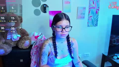 Snapshot of emma_boo_ chatting on June 2026 02:44:02 PM emma_boo_ online show from June 2026 02:44:02 PM