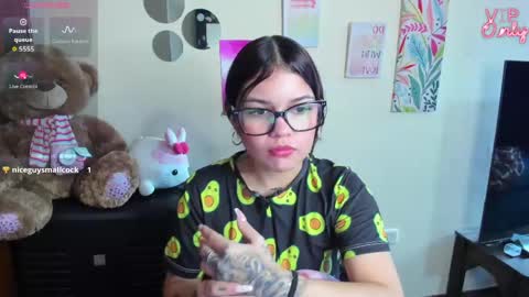 Snapshot of emma_boo_ chatting on June 2026 02:44:02 PM emma_boo_ online show from June 2026 02:44:02 PM