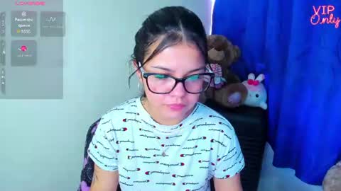 Snapshot of emma_boo_ chatting on July 2026 03:27:02 PM emma_boo_ online show from July 2026 03:27:02 PM