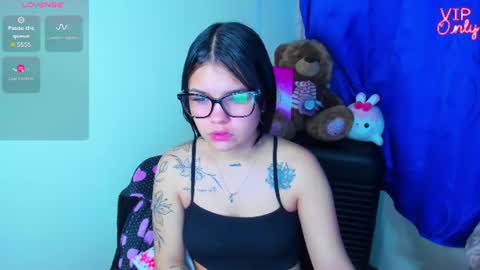 Snapshot of emma_boo_ chatting on July 2026 11:29:02 PM emma_boo_ online show from July 2026 11:29:02 PM