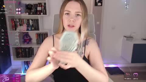 Snapshot of emma_bryan chatting on November 2025 03:23:01 PM Emma online show from November 2025 03:23:01 PM