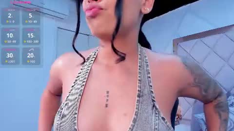 Snapshot of emma_carterr1 chatting on June 2026 01:50:01 PM pau online show from June 2026 01:50:01 PM