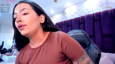 Snapshot of emma_carterr1 chatting on June 2026 05:08:01 PM pau online show from June 2026 05:08:01 PM