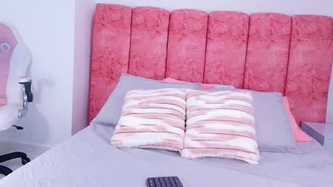 Emma online show from November 2025 03:06:02 AM