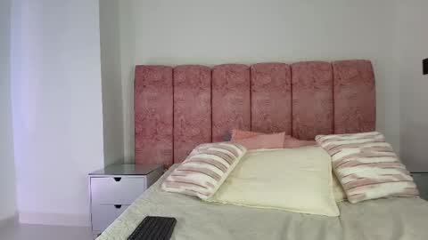 Emma online show from November 2025 03:15:01 AM