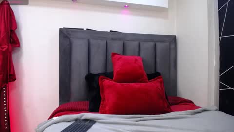 Emma 3 online show from September 2025 08:21:02 PM