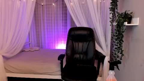Emma online show from July 2026 09:56:02 AM