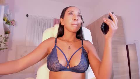 Emma online show from October 2025 08:07:01 PM