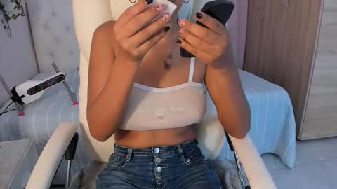 Emma online show from October 2025 07:37:02 PM