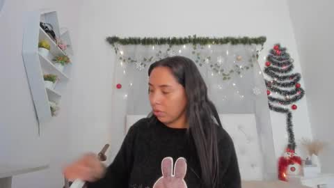 Emma online show from December 2025 07:18:01 PM