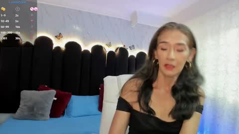 Emma  online show from September 2025 12:06:01 PM