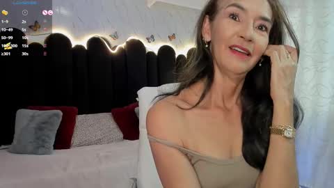 Emma  online show from October 2025 12:05:02 PM