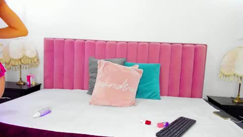 Emma online show from November 2025 08:30:01 PM