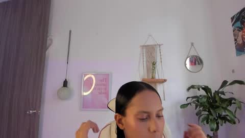 Emma online show from April 2026 06:20:01 PM