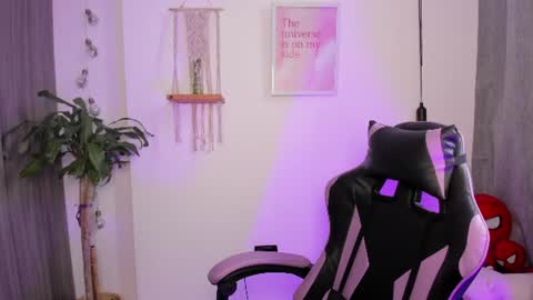 Snapshot of emma_rinaldi_ chatting on June 2026 06:49:01 PM Emma online show from June 2026 06:49:01 PM