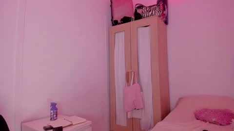 Emma   online show from February 2025 01:48:01 PM