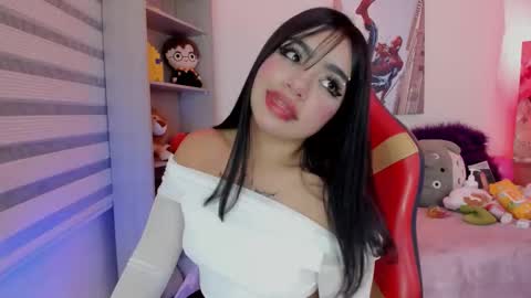 EMMA  online show from December 2025 01:33:02 AM