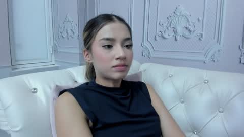 EMMA online show from December 2024 09:01:01 PM