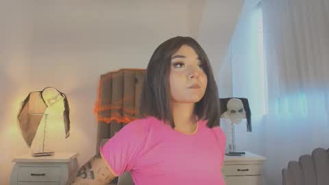 Snapshot of emma_torres__ chatting on November 2025 12:18:02 PM Ema online show from November 2025 12:18:02 PM