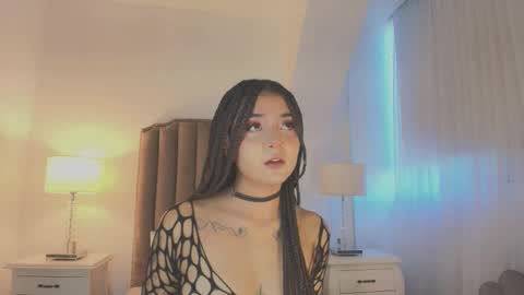 Snapshot of emma_torres__ chatting on November 2025 12:05:01 PM Ema online show from November 2025 12:05:01 PM