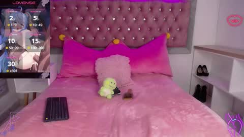 Snapshot of emma_wilder chatting on February 2025 08:53:01 PM neko online show from February 2025 08:53:01 PM