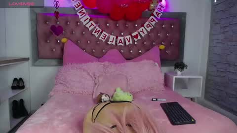 Snapshot of emma_wilder chatting on February 2025 09:04:01 PM neko online show from February 2025 09:04:01 PM