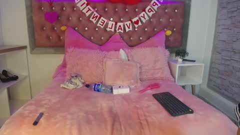Snapshot of emma_wilder chatting on February 2025 08:45:02 PM neko online show from February 2025 08:45:02 PM