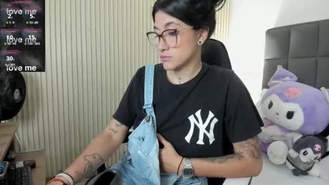 Snapshot of emmaa_blaack chatting on January 2025 12:07:02 PM E M M A A online show from January 2025 12:07:02 PM