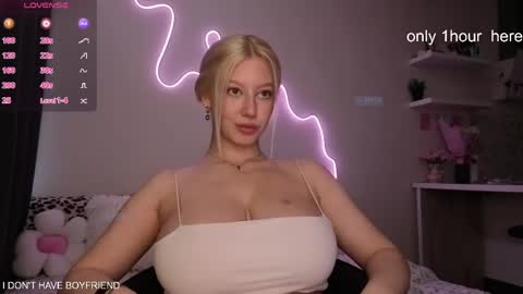 Snapshot of emmaandjake chatting on May 2026 08:31:01 AM emmaandjake online show from May 2026 08:31:01 AM