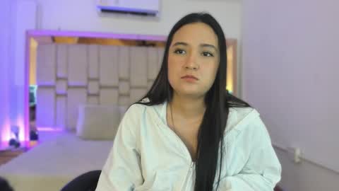 Emma online show from November 2025 12:05:01 PM