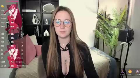 Snapshot of emmabloomm chatting on June 2026 10:10:01 PM Emma online show from June 2026 10:10:01 PM