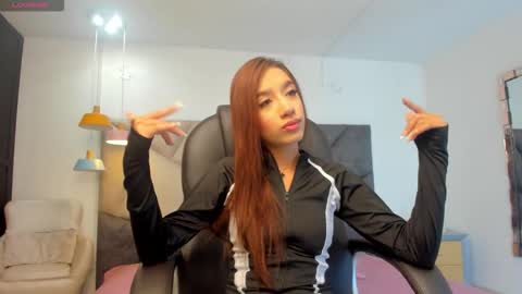 Snapshot of emmacarther chatting on November 2025 05:44:01 PM Emma online show from November 2025 05:44:01 PM