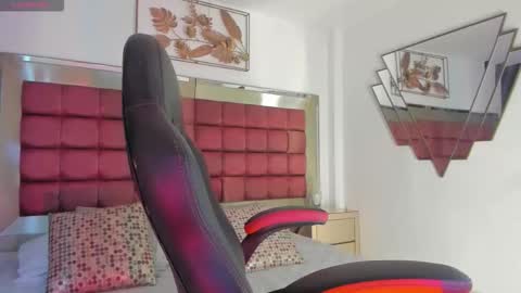 Snapshot of emmacarther chatting on November 2025 05:57:01 PM Emma online show from November 2025 05:57:01 PM