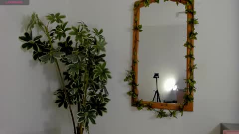 Snapshot of emmacarther chatting on December 2025 06:01:02 PM Emma online show from December 2025 06:01:02 PM