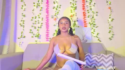 Snapshot of emmaconneer chatting on November 2025 03:04:01 PM Emma online show from November 2025 03:04:01 PM