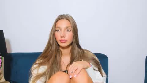 Snapshot of emmadesire chatting on September 2025 06:52:01 PM emmadesire online show from September 2025 06:52:01 PM