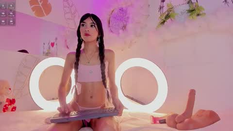 Snapshot of emmaduque chatting on November 2025 06:52:01 PM Emma Duque online show from November 2025 06:52:01 PM