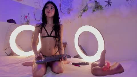 Snapshot of emmaduque chatting on November 2025 10:52:02 AM Emma Duque online show from November 2025 10:52:02 AM