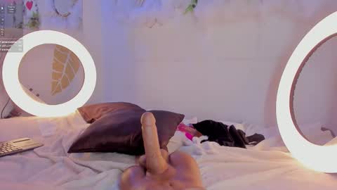 Snapshot of emmaduque chatting on December 2025 11:04:02 AM Emma Duque online show from December 2025 11:04:02 AM