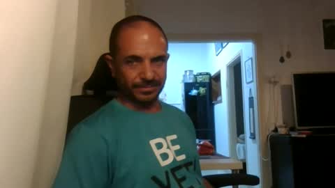 Ariel online show from October 2025 09:13:02 PM