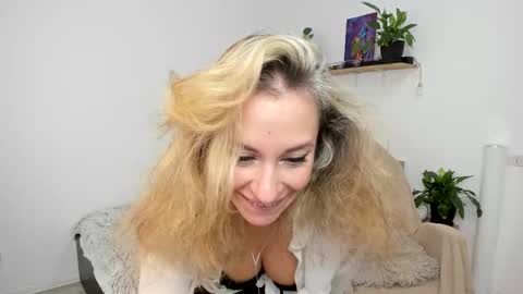 Snapshot of emmagracee chatting on November 2025 08:37:02 AM Emma online show from November 2025 08:37:02 AM