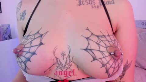 emmajohanson online show from January 2026 04:12:02 PM