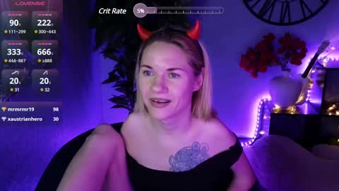 Snapshot of emmalarkins chatting on December 2024 06:28:01 PM Emma online show from December 2024 06:28:01 PM