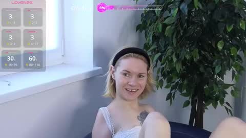 Snapshot of emmalarkins chatting on October 2025 09:21:01 AM Emma online show from October 2025 09:21:01 AM