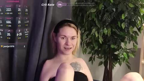 Snapshot of emmalarkins chatting on December 2025 02:00:02 PM Emma online show from December 2025 02:00:02 PM