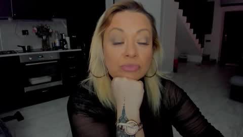 Snapshot of emmamaturre chatting on November 2025 11:26:01 PM Emma online show from November 2025 11:26:01 PM